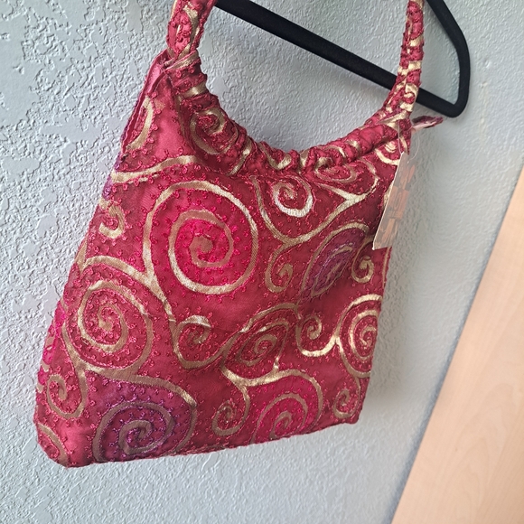 Elegant Red and Gold Swirl Shoulder Bag - Picture 2 of 4